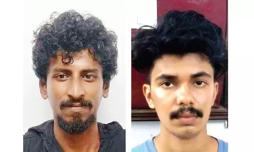 പെൺകുട്ടിയോട് മോശം പെരുമാറ്റം: രണ്ടുപേർ പിടിയിൽ