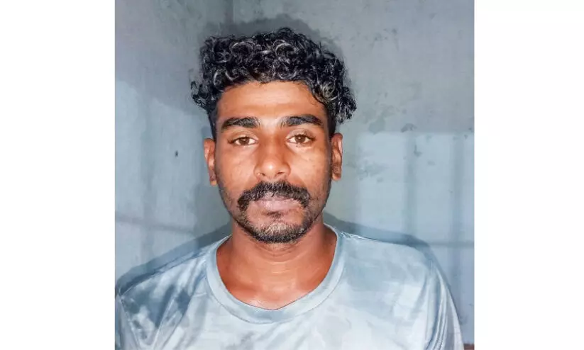 പതിനാറുകാരിയെ പീഡിപ്പിച്ച സംഭവത്തിൽ പ്രതി അറസ്റ്റിൽ പതിനാറുകാരിയെ പീഡിപ്പിച്ച സംഭവത്തിൽ പ്രതി അറസ്റ്റിൽ