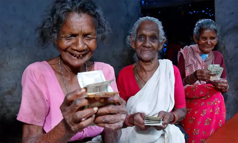 ഓണത്തിന് രണ്ടുമാസത്തെ ക്ഷേമപെൻഷൻ നൽകാൻ ധനവകുപ്പ് തുക അനുവദിച്ചു