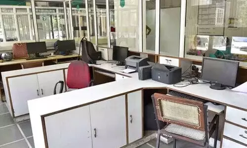 ഇരിമ്പിളിയത്ത് സർക്കാർ ഓഫിസുകളിൽ ജീവനക്കാരുടെ കൂട്ടയൊഴിവ് ;ജ​നം ദു​രി​ത​ത്തി​ൽ