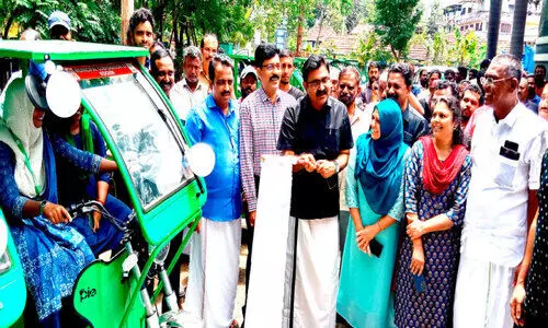 കൊച്ചി നഗരസഭ മാലിന്യശേഖരണം; 120 ഇ-കാര്‍ട്ടുകള്‍ വിതരണം ചെയ്തു