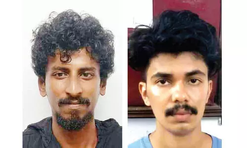 പെൺകുട്ടിയോട് മോശം പെരുമാറ്റം: രണ്ടുപേർ പിടിയിൽ