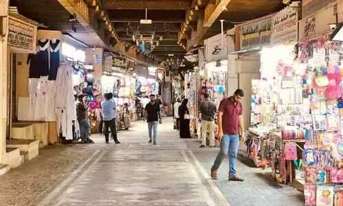 സ്കൂ​ൾ സീ​സ​ണാ​യി​ട്ടും സ​ജീ​വ​മാ​കാ​തെ മ​ത്ര സൂ​ഖ്