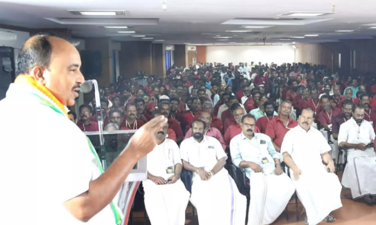 ചുമട്ടുതൊഴിലാളി നിയമം കാലോചിതമായി പരിഷ്കരിക്കണമെന്ന് ആർ. ചന്ദ്രശേഖരൻ