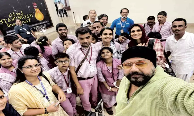 ചിറകു വിരിച്ച് അവർ പറന്നു... ചിറകു വിരിച്ച് അവർ പറന്നു...