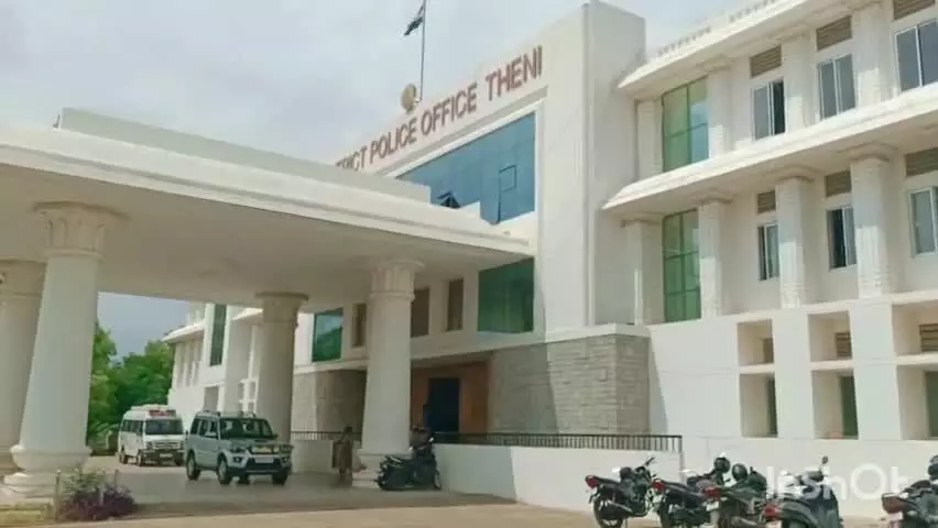 തേനിയിൽ കാറിൽ കണ്ടെത്തിയ ശരീരഭാഗങ്ങൾ മനുഷ്യന്റേതല്ല ആടിന്റേതെന്ന് സ്ഥിരീകരണം തേനിയിൽ കാറിൽ കണ്ടെത്തിയ ശരീരഭാഗങ്ങൾ മനുഷ്യന്റേതല്ല ആടിന്റേതെന്ന് സ്ഥിരീകരണം