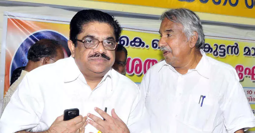 വി.എം. സുധീരൻ ഉമ്മൻ ചാണ്ടിക്കൊപ്പം വി.എം. സുധീരൻ ഉമ്മൻ ചാണ്ടിക്കൊപ്പം