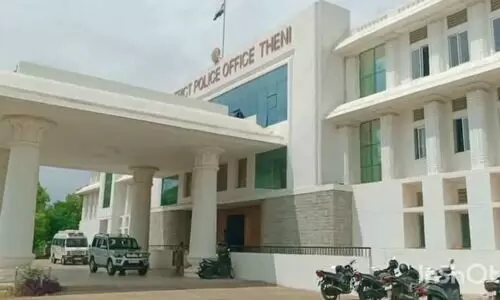 തേനിയിൽ കാറിൽ കണ്ടെത്തിയ ശരീരഭാഗങ്ങൾ മനുഷ്യന്റേതല്ല ആടിന്റേതെന്ന് സ്ഥിരീകരണം തേനിയിൽ കാറിൽ കണ്ടെത്തിയ ശരീരഭാഗങ്ങൾ മനുഷ്യന്റേതല്ല ആടിന്റേതെന്ന് സ്ഥിരീകരണം