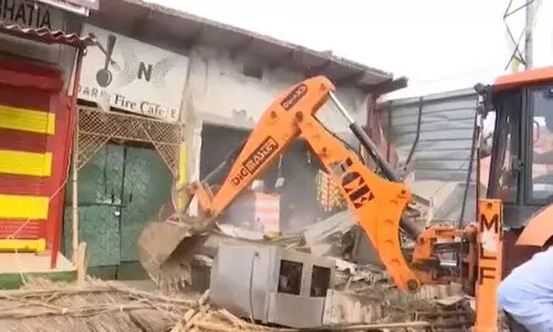 ഹരിയാനയിൽ മൂന്നാം ദിവസവും ബുൾഡോസിങ്; മെഡിക്കൽ സ്റ്റോറുകൾ ഉൾപ്പടെ തകർത്തു