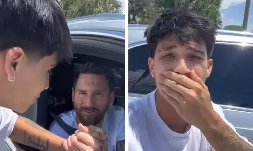 കവിളിൽ ഉമ്മ വേണമെന്ന് മെസ്സിയോട് ആരാധകൻ; സൂപ്പർതാരം ഞെട്ടിച്ചു കളഞ്ഞു! വിഡിയോ