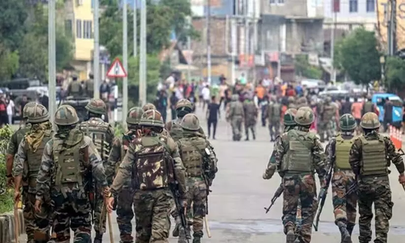 മണിപ്പൂർ വീണ്ടും കത്തുന്നു; അഞ്ച് പേർ കൊല്ലപ്പെട്ടു മണിപ്പൂർ വീണ്ടും കത്തുന്നു; അഞ്ച് പേർ കൊല്ലപ്പെട്ടു