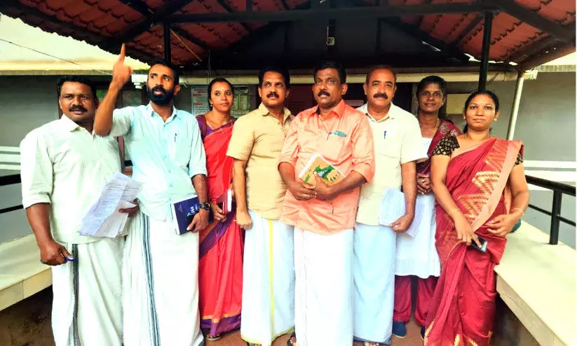 കാരശ്ശേരിയിൽ പഞ്ചായത്ത് ഭരണസമിതി യോഗത്തിൽ ഇടത്, ലീഗ് അംഗങ്ങൾ ഒന്നിച്ചു