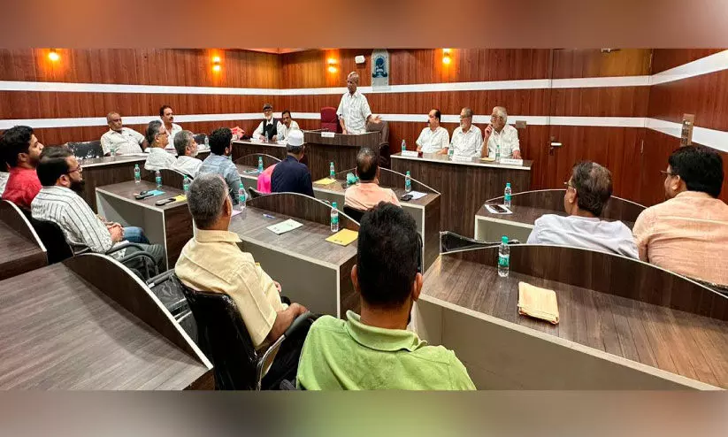 ഉമ്മൻ ചാണ്ടി പകരക്കാരനില്ലാത്ത നേതാവ് -ഡോ. എൻ.എ. മുഹമ്മദ് ഉമ്മൻ ചാണ്ടി പകരക്കാരനില്ലാത്ത നേതാവ് -ഡോ. എൻ.എ. മുഹമ്മദ്