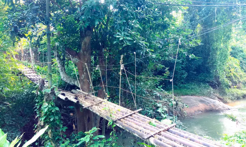 ദുരിതയാത്രക്ക് പരിഹാരമായി കുഴിമണ്ണിൽ കടവിൽ പാലം പണിയണം