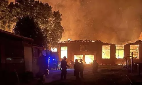 റഷ്യൻ ടാങ്കറിന് നേരെ യുക്രെയ്ൻ ഡ്രോൺ ആക്രമണം; തിരിച്ചടിച്ച് റഷ്യ, രക്തബാങ്ക് ഉൾപ്പെടെ നിരവധി സ്ഥാപനങ്ങൾക്ക് നാശം റഷ്യൻ ടാങ്കറിന് നേരെ യുക്രെയ്ൻ ഡ്രോൺ ആക്രമണം; തിരിച്ചടിച്ച് റഷ്യ, രക്തബാങ്ക് ഉൾപ്പെടെ നിരവധി സ്ഥാപനങ്ങൾക്ക് നാശം