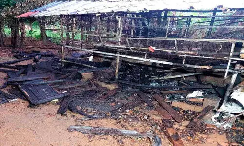 വീടിന് സമീപത്തെ ഷെഡ് കത്തിനശിച്ച നിലയിൽ