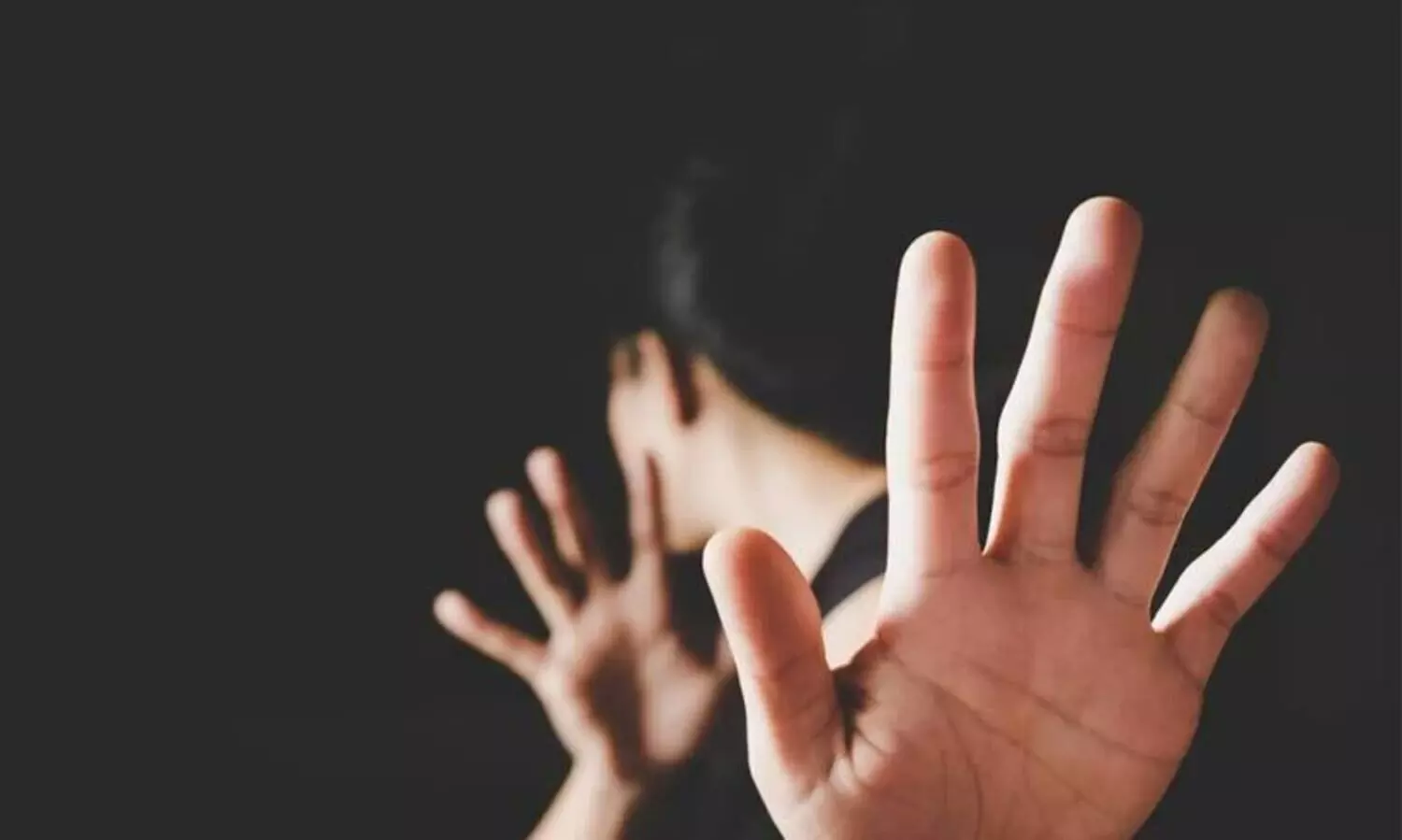 ബസില്‍ ലൈംഗിക പീഡനശ്രമം: പൊലീസുകാരനും ഐ.ജി ഓഫിസിലെ ജീവനക്കാരനും അറസ്റ്റില്‍