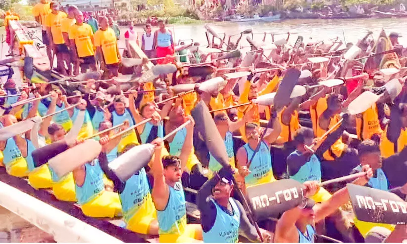 ആവേശോജ്ജ്വലമായി കരുമാടി ജലോത്സവം ആവേശോജ്ജ്വലമായി കരുമാടി ജലോത്സവം