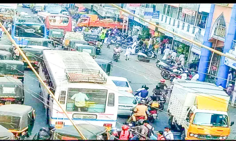 കുരുക്കഴിയാതെ ഈരാറ്റുപേട്ട