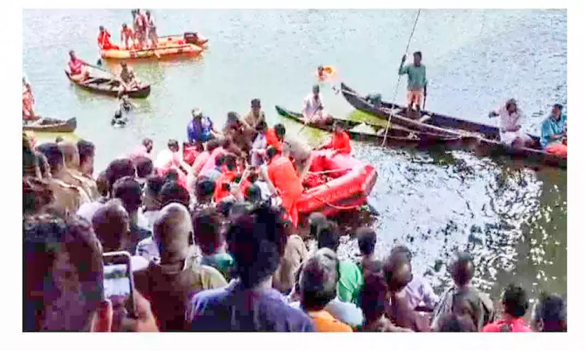 മരണത്തിലേക്ക് വലിച്ചിട്ട് മൂവാറ്റുപുഴയാർ; ശാന്തം, അടിത്തട്ടിൽ ചതിക്കുഴികൾ മരണത്തിലേക്ക് വലിച്ചിട്ട് മൂവാറ്റുപുഴയാർ; ശാന്തം, അടിത്തട്ടിൽ ചതിക്കുഴികൾ