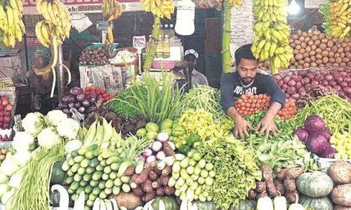 ഓണ വിപണി; മണ്ണിലെ അധ്വാനത്തിന്​ ഇത്തവണയും മങ്ങൽ