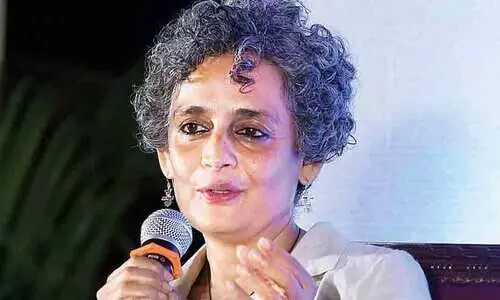 മണിപ്പൂരിലേത് ആഭ്യന്തര കലാപമല്ല, വംശീയ ഉന്മൂലനം -അരുന്ധതി റോയ്