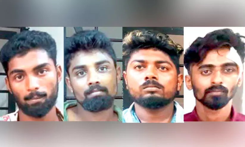 വീട്ടമ്മയെയും മകനെയും കൊലപ്പെടുത്താൻ ശ്രമം; നാലുപേർ പിടിയിൽ വീട്ടമ്മയെയും മകനെയും കൊലപ്പെടുത്താൻ ശ്രമം; നാലുപേർ പിടിയിൽ