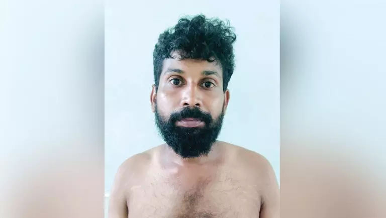 സ്വ​ന്തം തൊ​ഴി​ലി​ട​ത്തി​ൽ​നി​ന്ന് ഇ​രു​മ്പ് ഷീ​റ്റു​ക​ൾ മോ​ഷ്ടി​ച്ച്​ വി​റ്റ യു​വാ​വ് അ​റ​സ്റ്റി​ൽ
