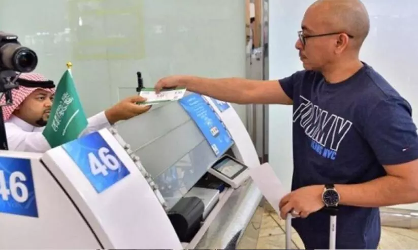 സൗദി ഓൺ അറൈവൽ വിസിറ്റ് വിസ എട്ട് രാജ്യങ്ങളിലെ പൗരന്മാർക്ക് കൂടി; ഇന്ത്യയില്ല