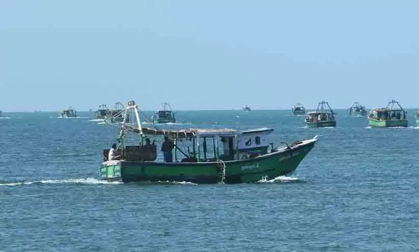 ശ്രീലങ്കയിൽ 10 തമിഴ് മത്സ്യത്തൊഴിലാളികൾ പിടിയിൽ ശ്രീലങ്കയിൽ 10 തമിഴ് മത്സ്യത്തൊഴിലാളികൾ പിടിയിൽ