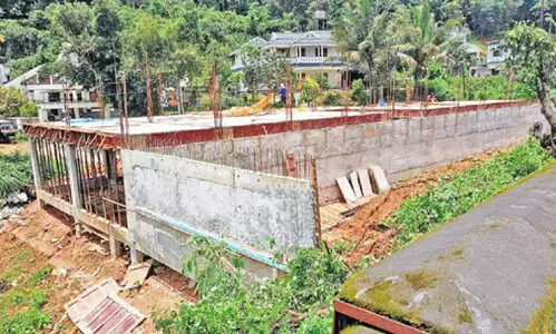 പൊതുസ്ഥലം കൈയേറി കെട്ടിടം നിർമിക്കുന്നതായി പരാതി