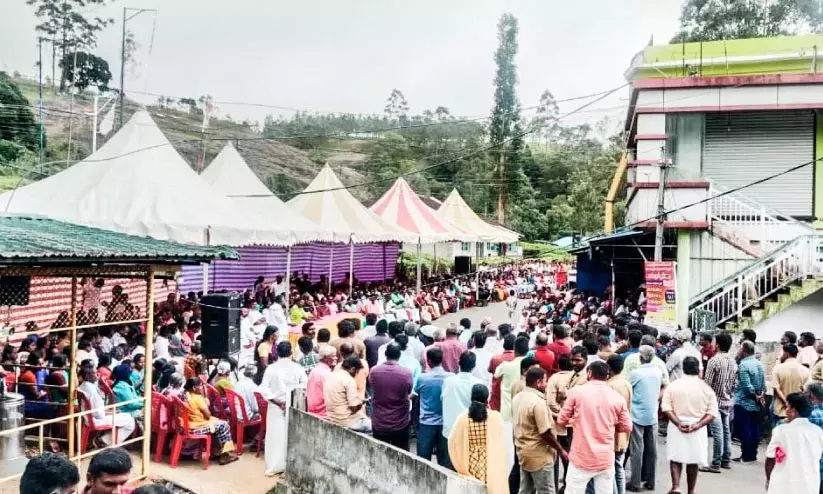 കൊളുക്കുമലയിലേക്കുള്ള വിനോദസഞ്ചാരം തടയാൻ നീക്കം; വ്യാപക പ്രതിഷേധം