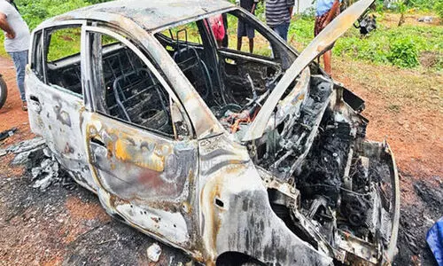 ഓട്ടത്തിനിടെ കാർ കത്തിയമർന്നു;​ ഒരാൾക്ക്​​​​ ഗുരുതര പൊള്ളൽ