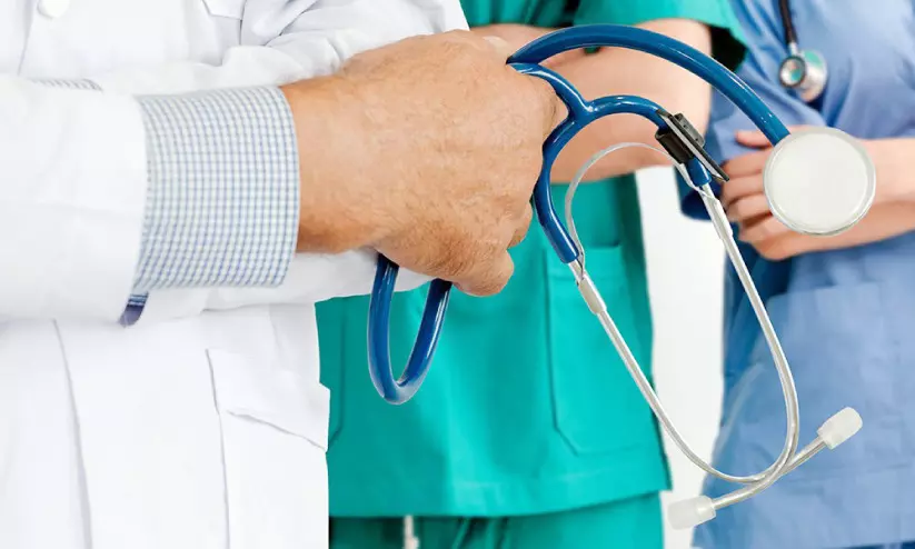 ലൈസൻസില്ലാതെ പ്രവർത്തിച്ചാൽ കനത്ത പിഴ; ആരോഗ്യമേഖലയിൽ കൂടുതൽ നിയന്ത്രണം ലൈസൻസില്ലാതെ പ്രവർത്തിച്ചാൽ കനത്ത പിഴ; ആരോഗ്യമേഖലയിൽ കൂടുതൽ നിയന്ത്രണം