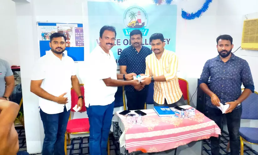 വോയ്സ് ഓഫ് ആലപ്പി സ്നേഹസംഗമവും മെംബർഷിപ് കാർഡ് വിതരണവും വോയ്സ് ഓഫ് ആലപ്പി സ്നേഹസംഗമവും മെംബർഷിപ് കാർഡ് വിതരണവും