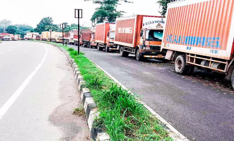 വല്ലാര്‍പാടം പാതയിൽ വഴിവിളക്കുകൾ സ്ഥാപിക്കണമെന്ന്​ പൊലീസ്​