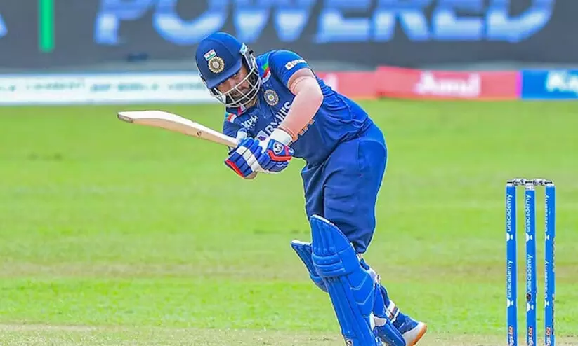 129 പന്തിൽ ഇരട്ട സെഞ്ച്വറി കുറിച്ച് പൃഥ്വി ഷാ; റെക്കോഡ് പ്രകടനം ഇംഗ്ലണ്ട് വൺ‍ഡേ കപ്പിൽ