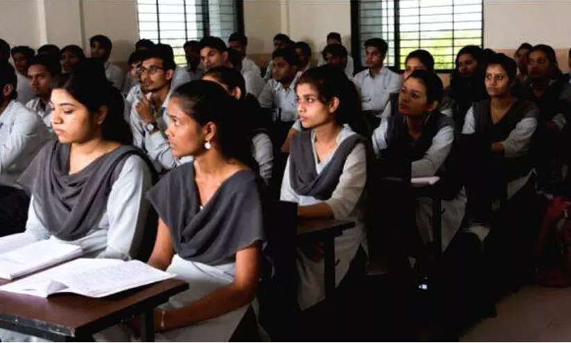 ഹയർസെക്കൻഡറിയിൽ പ്രവേശനം നേടിയത് 3.84 ലക്ഷം ഹയർസെക്കൻഡറിയിൽ പ്രവേശനം നേടിയത് 3.84 ലക്ഷം