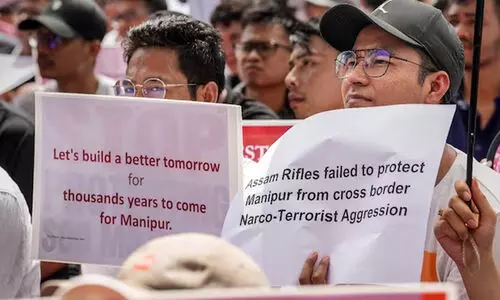 മെയ്തേയി വിഭാഗത്തിന്റെ പ്രതിഷേധത്തിന് പിന്നാലെ മണിപ്പൂരിലെ പ്രധാന ചെക്ക് പോയിന്റിൽ നിന്ന് അസം റൈഫിൾസിനെ മാറ്റി