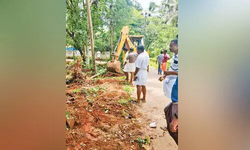 നാ​ട് ഒ​ന്നി​ച്ചു, റോ​ഡ് വി​ക​സ​നത്തിൽ;മാ​തൃ​ക​തീർത്ത് ചി​റ്റ​ഴി​ക്കു​ന്ന​്