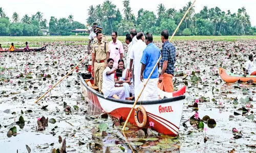 അല്ലിയാമ്പൽ കടവിൽ... ആഘോഷ വസന്തം