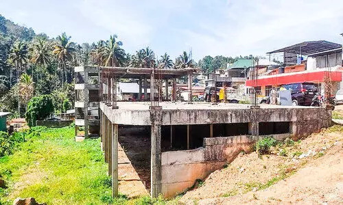 തൂക്കുപാലം മാർക്കറ്റ് നിർമാണം പാതിവഴിയിൽ നിലച്ചിട്ട് രണ്ട് വർഷം തൂക്കുപാലം മാർക്കറ്റ് നിർമാണം പാതിവഴിയിൽ നിലച്ചിട്ട് രണ്ട് വർഷം