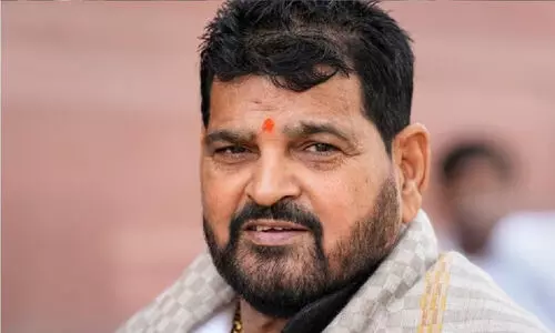 ലൈംഗികോദ്ദേശ്യമില്ലാതെ സ്ത്രീകളെ കെട്ടിപ്പിടിക്കുന്നത് കുറ്റ​മ​ല്ലെന്ന് ബ്രിജ് ഭൂഷൺ