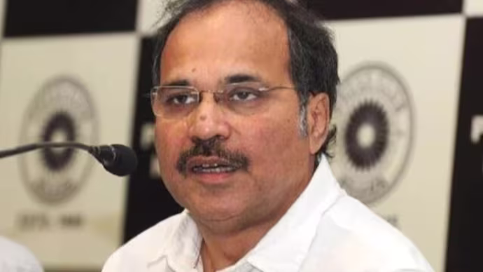 മോദിയെ വിമർശിച്ച ലോക്സഭ പ്രതിപക്ഷ നേതാവ് അധിർ രഞ്ജൻ ചൗധരിക്ക് സസ്​പെൻഷൻ