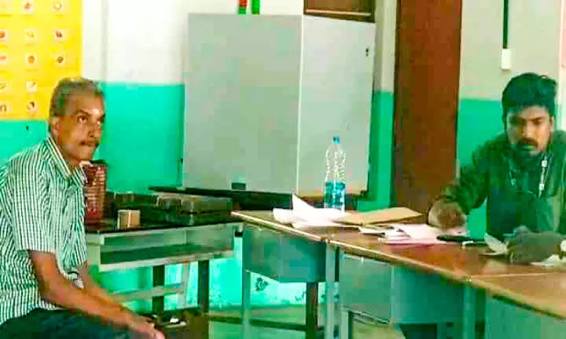 ഉ​പ​തെ​ര​ഞ്ഞെ​ടു​പ്പ്​ ഒ​രു​ക്കം പൂ​ർ​ത്തി​യാ​യി;  ഏ​ഴി​ക്ക​രയിലും വ​ട​ക്കേ​ക്ക​രയിലും വോ​ട്ടെ​ടു​പ്പ് ഇ​ന്ന്