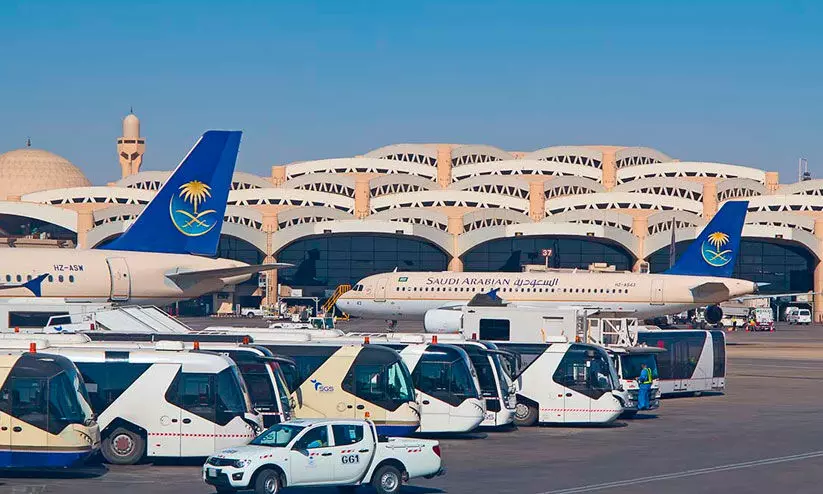 വിമാന യാത്ര: പ്രവാസികളെ ബുദ്ധിമുട്ടിക്കുന്നത് അവസാനിപ്പിക്കണം വിമാന യാത്ര: പ്രവാസികളെ ബുദ്ധിമുട്ടിക്കുന്നത് അവസാനിപ്പിക്കണം