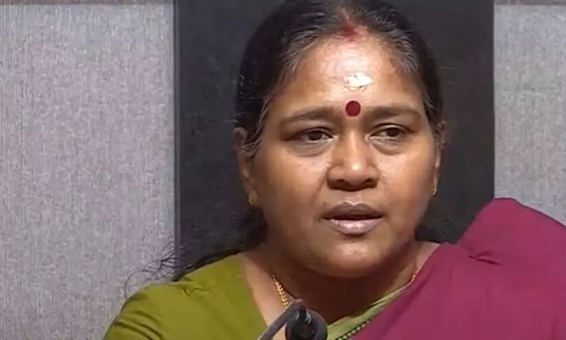 ‘നോക്കുകൂലി വാങ്ങുന്ന വ്യക്തി മുഖ്യമന്ത്രിയുടെ വീട്ടിൽത്തന്നെയുണ്ട്’; പരിഹാസവുമായി ശോഭ സുരേന്ദ്രൻ