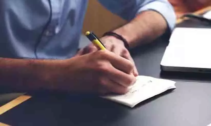 വീട്ടിൽ നിന്ന് മണിക്കൂറുകൾ യാത്ര ചെയ്യണം ഓ ഫിസിലെത്താൻ; ആദ്യദിനം തന്നെ ജോലി ഉപേക്ഷിച്ച് യുവാവ് വീട്ടിൽ നിന്ന് മണിക്കൂറുകൾ യാത്ര ചെയ്യണം ഓ ഫിസിലെത്താൻ; ആദ്യദിനം തന്നെ ജോലി ഉപേക്ഷിച്ച് യുവാവ്