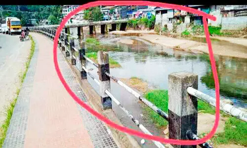 ബൈപാസിന്റെ കൈവരികൾ തകർത്ത് ഇരുമ്പ് പൈപ്പുകൾ മോഷ്ടിച്ചു