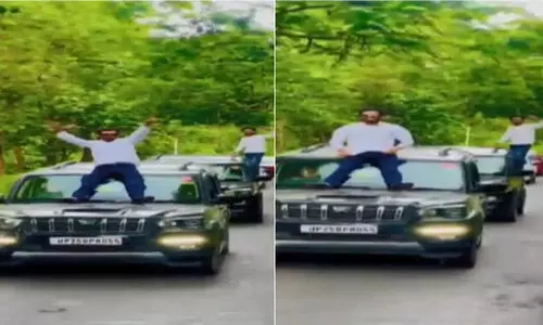 ഓടിക്കൊണ്ടിരുന്ന കാറുകളിൽ അഭ്യാസപ്രകടനം; യുവാക്കൾക്ക് ലക്ഷം രൂപ പിഴയിട്ട് പൊലീസ്